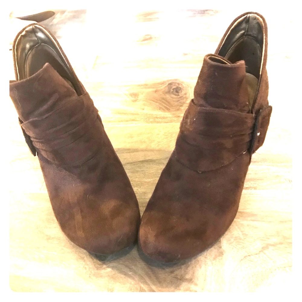 American Eagle Ankle Booties 9.5